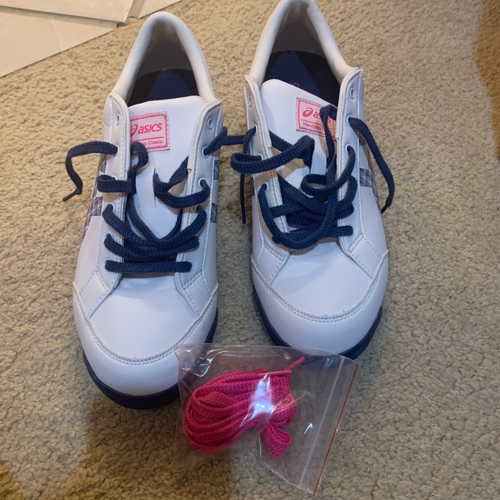 ASICS golf shoes